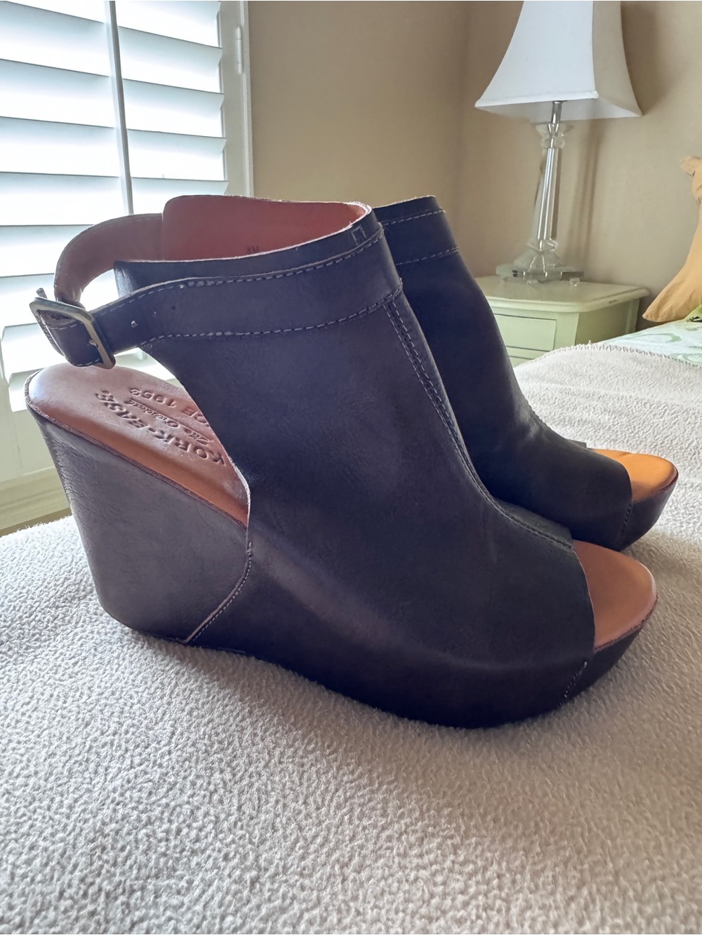 NWOT Kork-Ease women’s leather wedge slingback, peep-toe sandals Sz 8